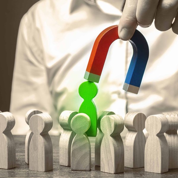 Comment choisir le bon agent immobilier pour vendre votre maison