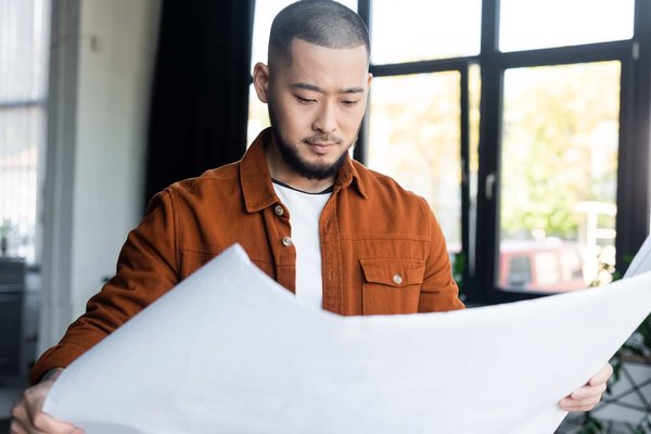 Astuces pour créer un bureau ergonomique dans un espace restreint