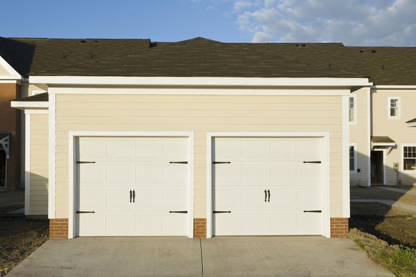 Garage en bois : pourquoi choisir ce matériau ?