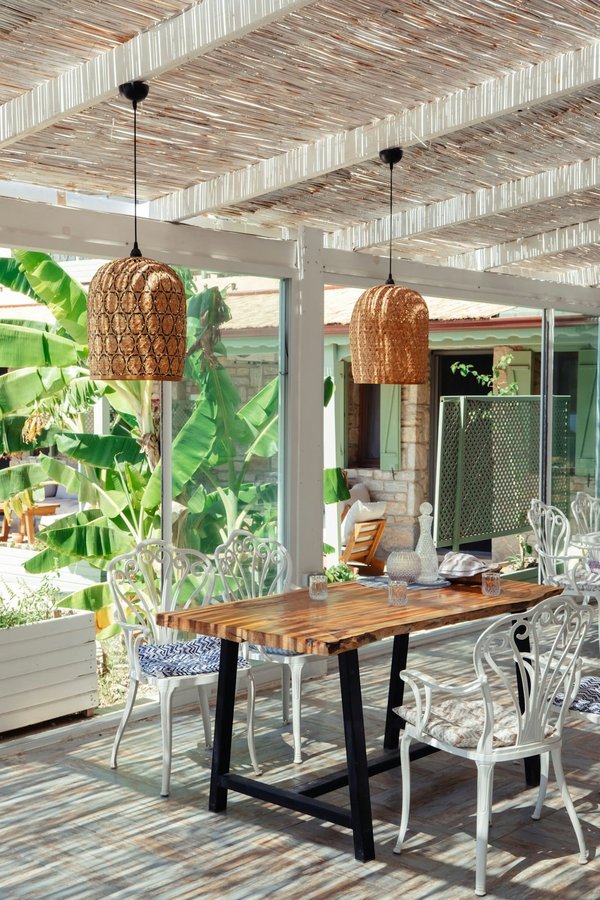 Faire de l'ombre sur une terrasse : conseils pour choisir la meilleure option