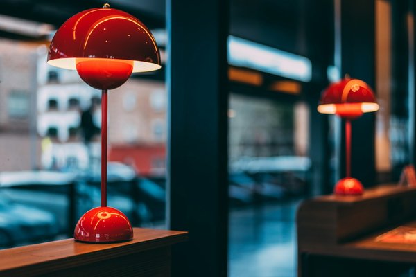 La lampe à poser industrielle pour parfaire votre décoration